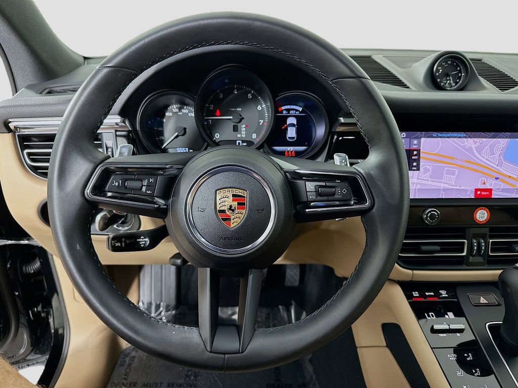 Used 2025 Porsche Macan image 12