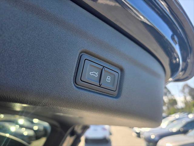 Used 2025 Audi Q6 e-tron Prestige image 19
