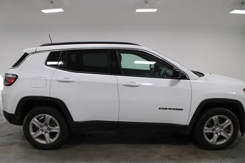 Used 2024 Jeep Compass Latitude image 11