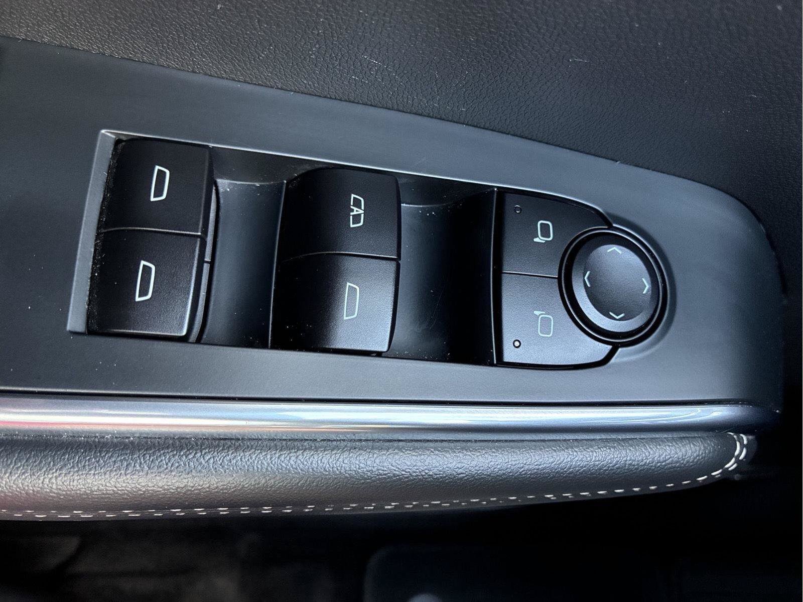 Used 2025 GMC Acadia Elevation w/ Elevation Premium Package AWD/4WD image 56
