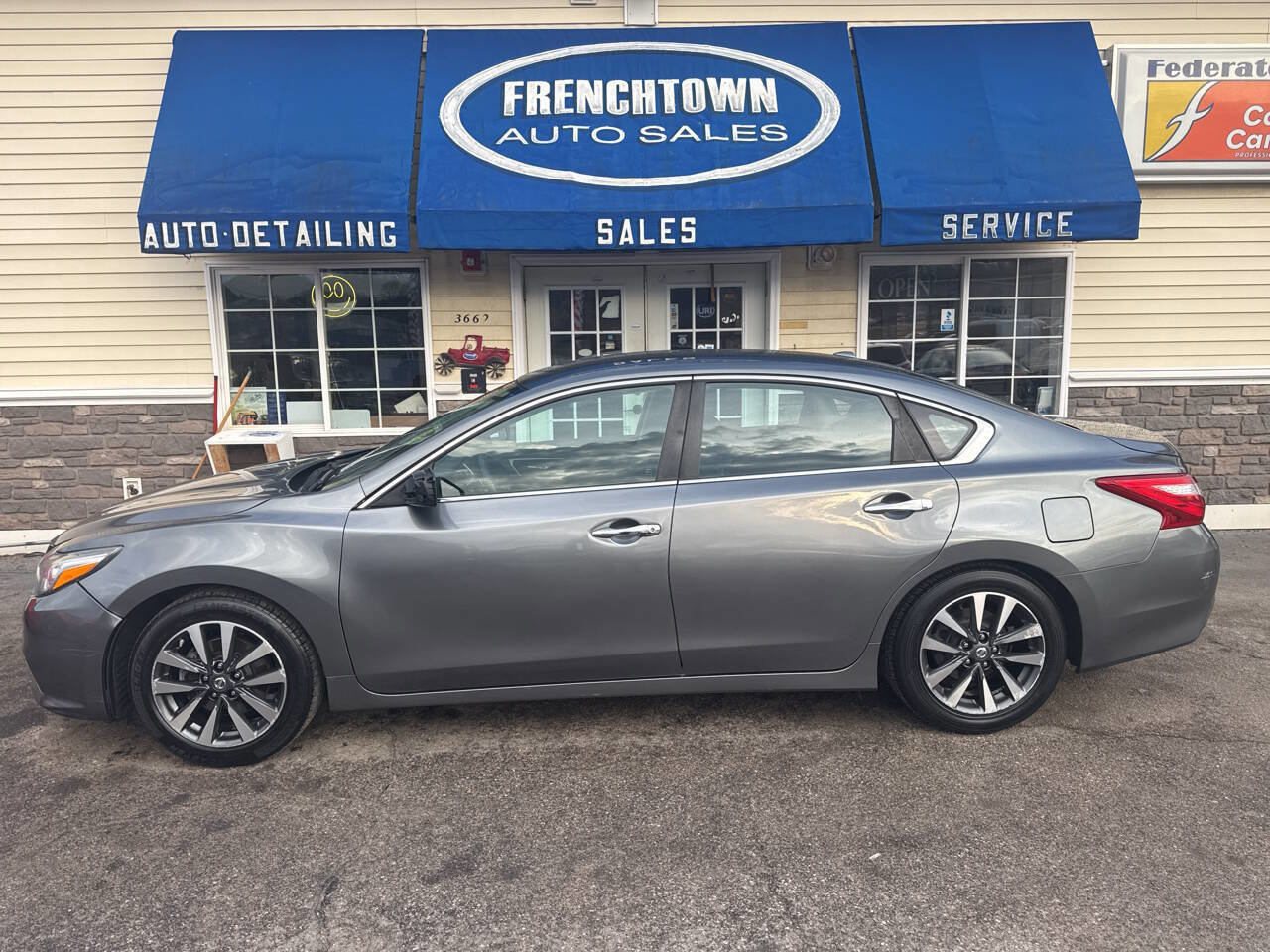 Used 2017 Nissan Altima 2.5 SV FWD image 2