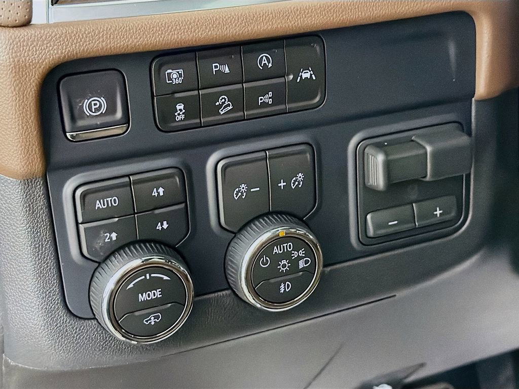 New 2026 Chevrolet Suburban High Country AWD/4WD image 13