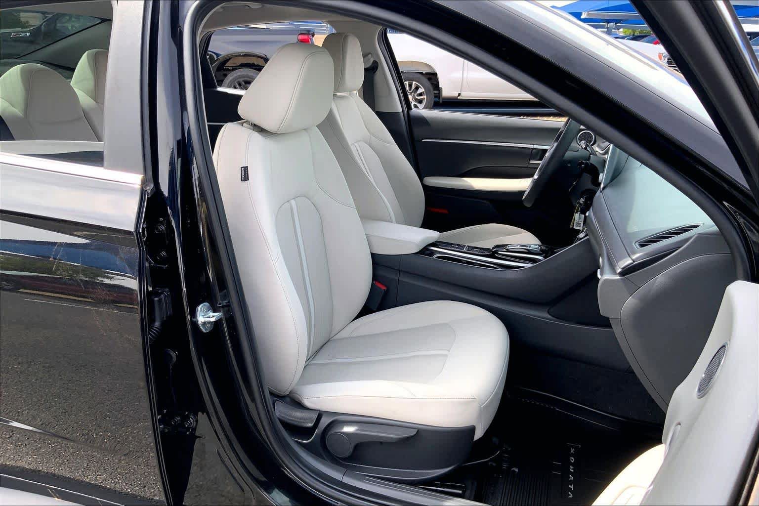 Used 2022 Hyundai Sonata SE w/ Preferred Accessory Package FWD image 9
