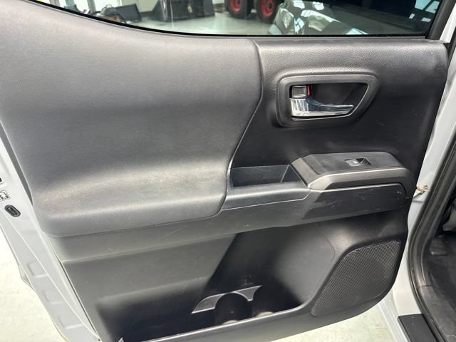 Used 2019 Toyota Tacoma TRD Off-Road w/ Technology Package AWD/4WD image 23