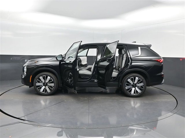 New 2025 Mitsubishi Outlander SE image 39