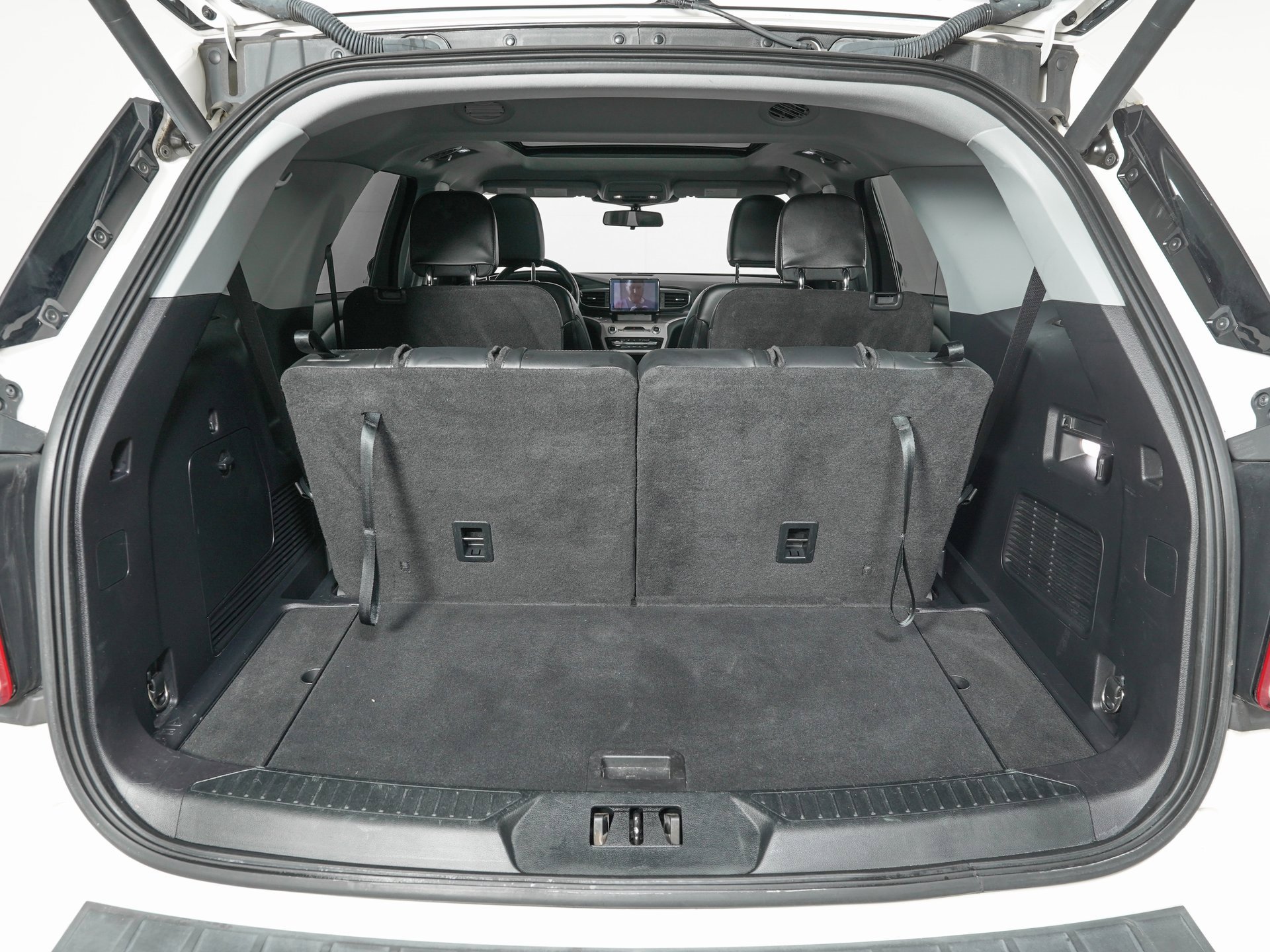 Used 2022 Ford Explorer XLT w/ Equipment Group 202A image 12