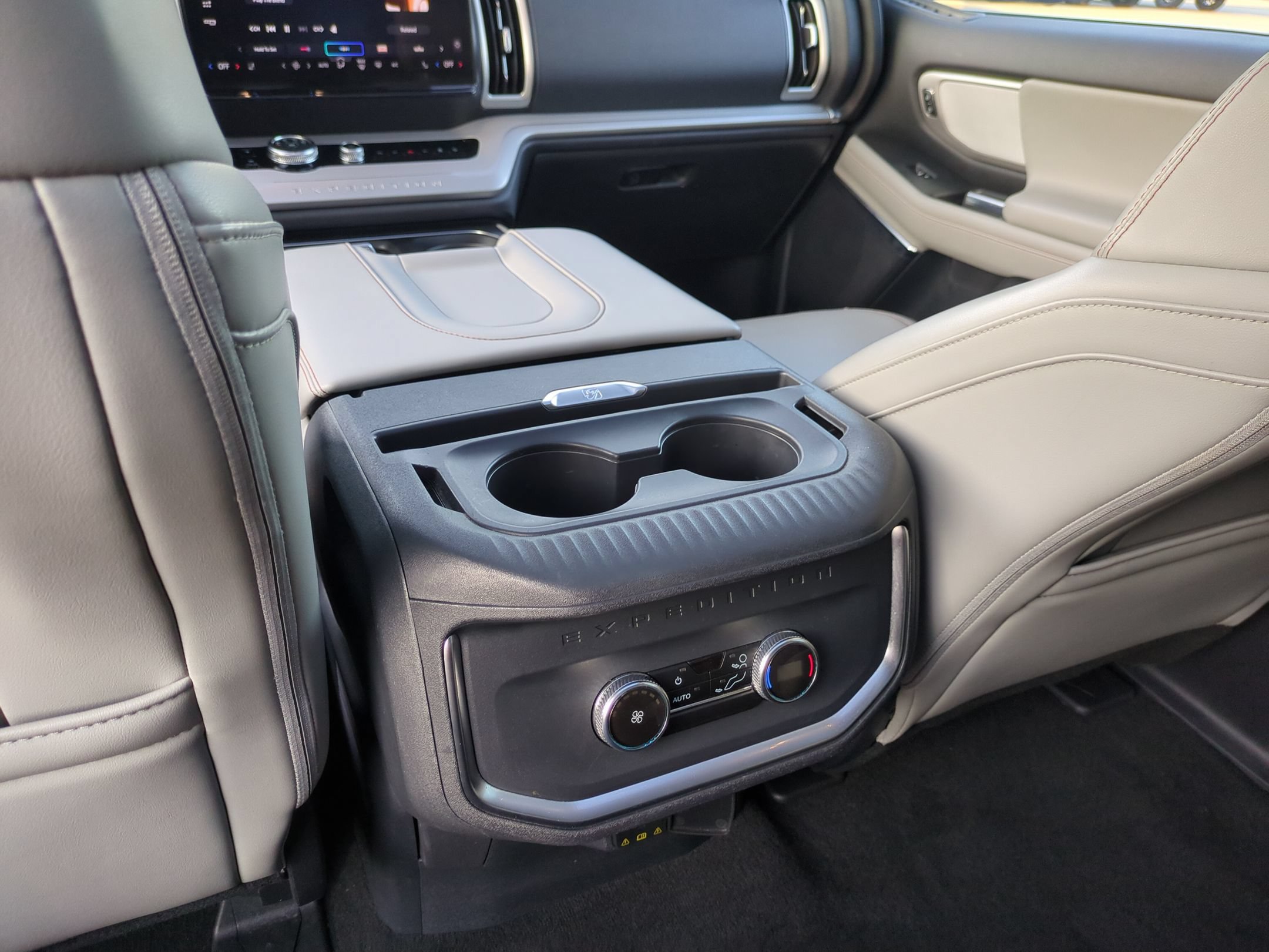 Certified 2025 Ford Expedition Active AWD/4WD image 32