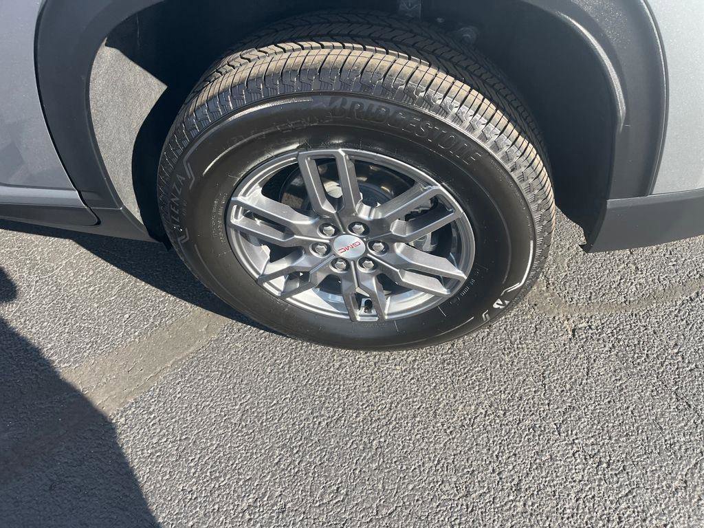 Used 2025 GMC Acadia Elevation image 32