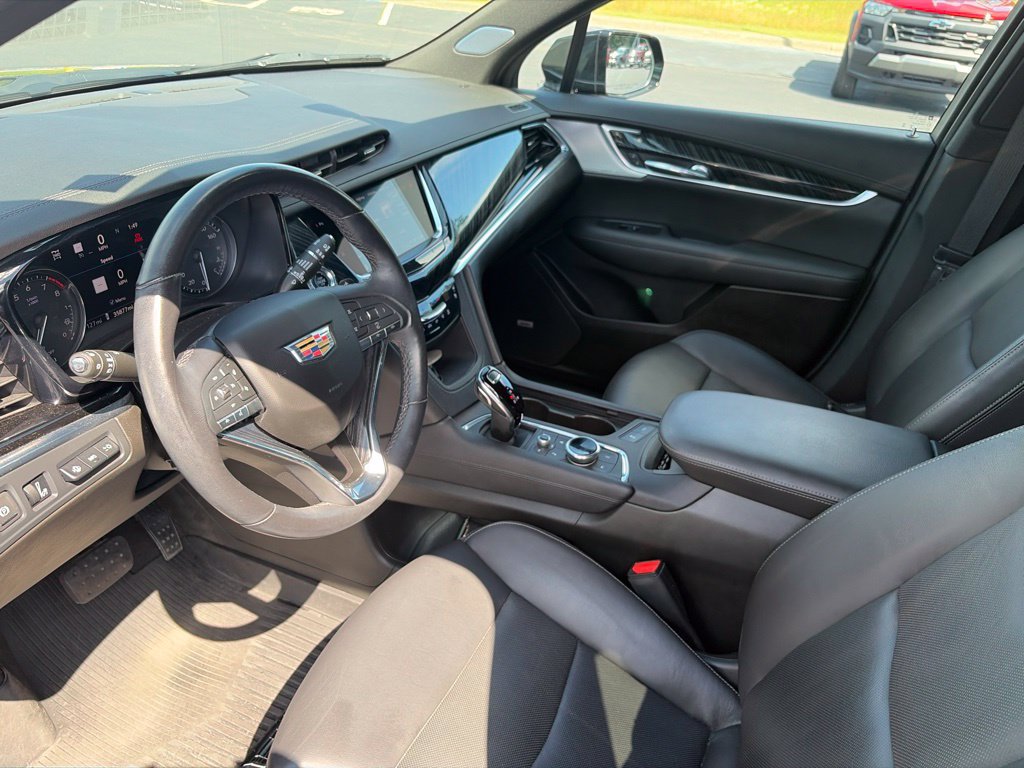 Used 2024 Cadillac XT6 Premium Luxury w/ Technology Package AWD/4WD image 18
