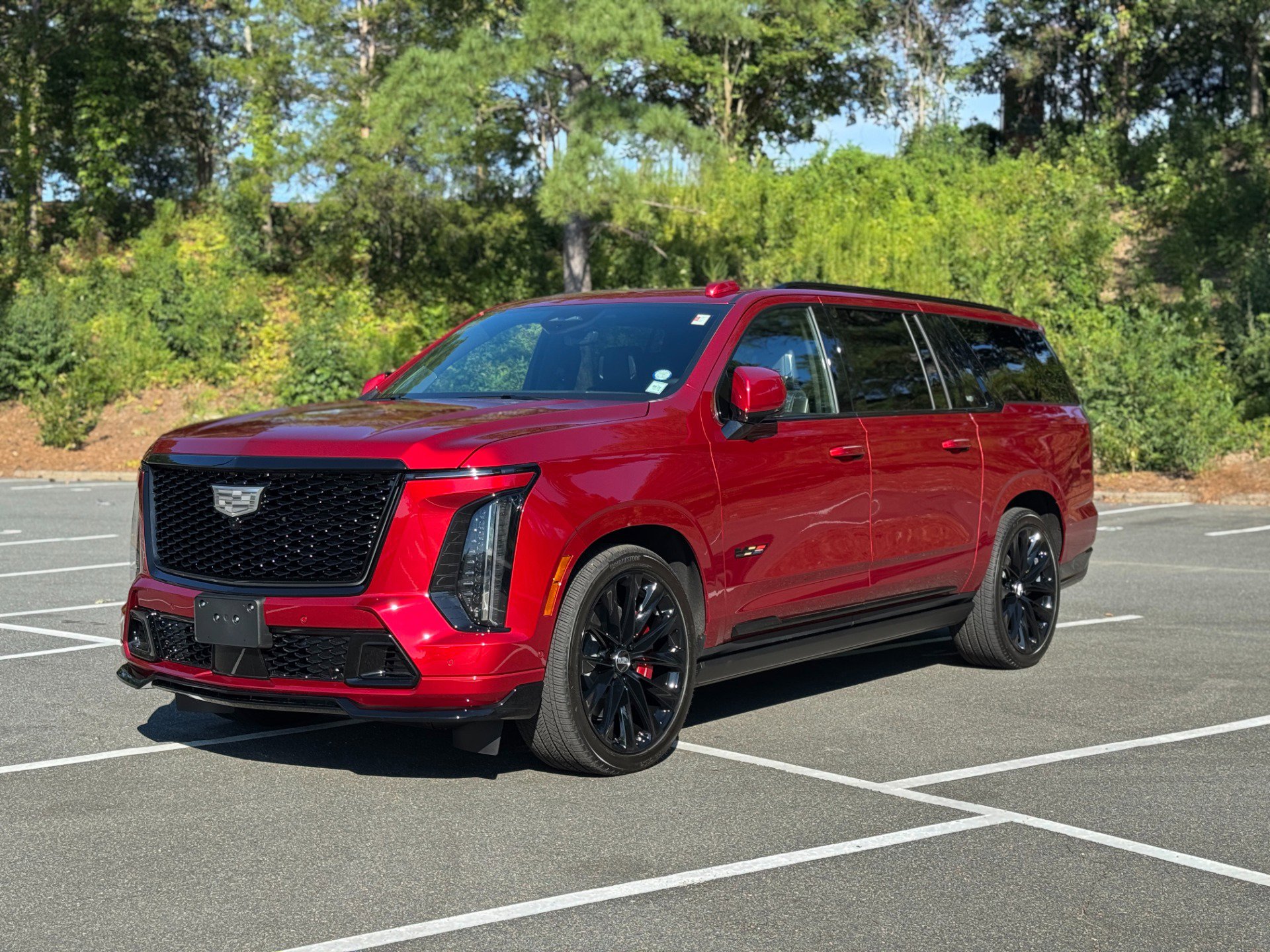 Used 2025 Cadillac Escalade ESV V w/ LPO, ONYX Package image 4