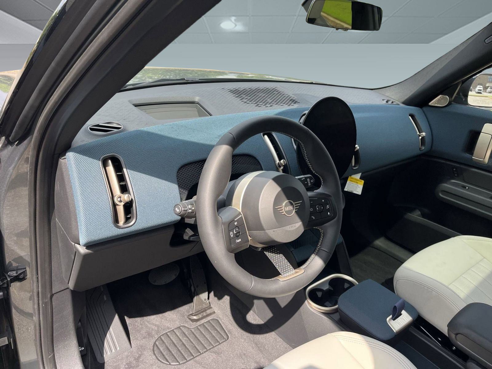 Used 2025 MINI Cooper Countryman S w/ Comfort Package Max image 4