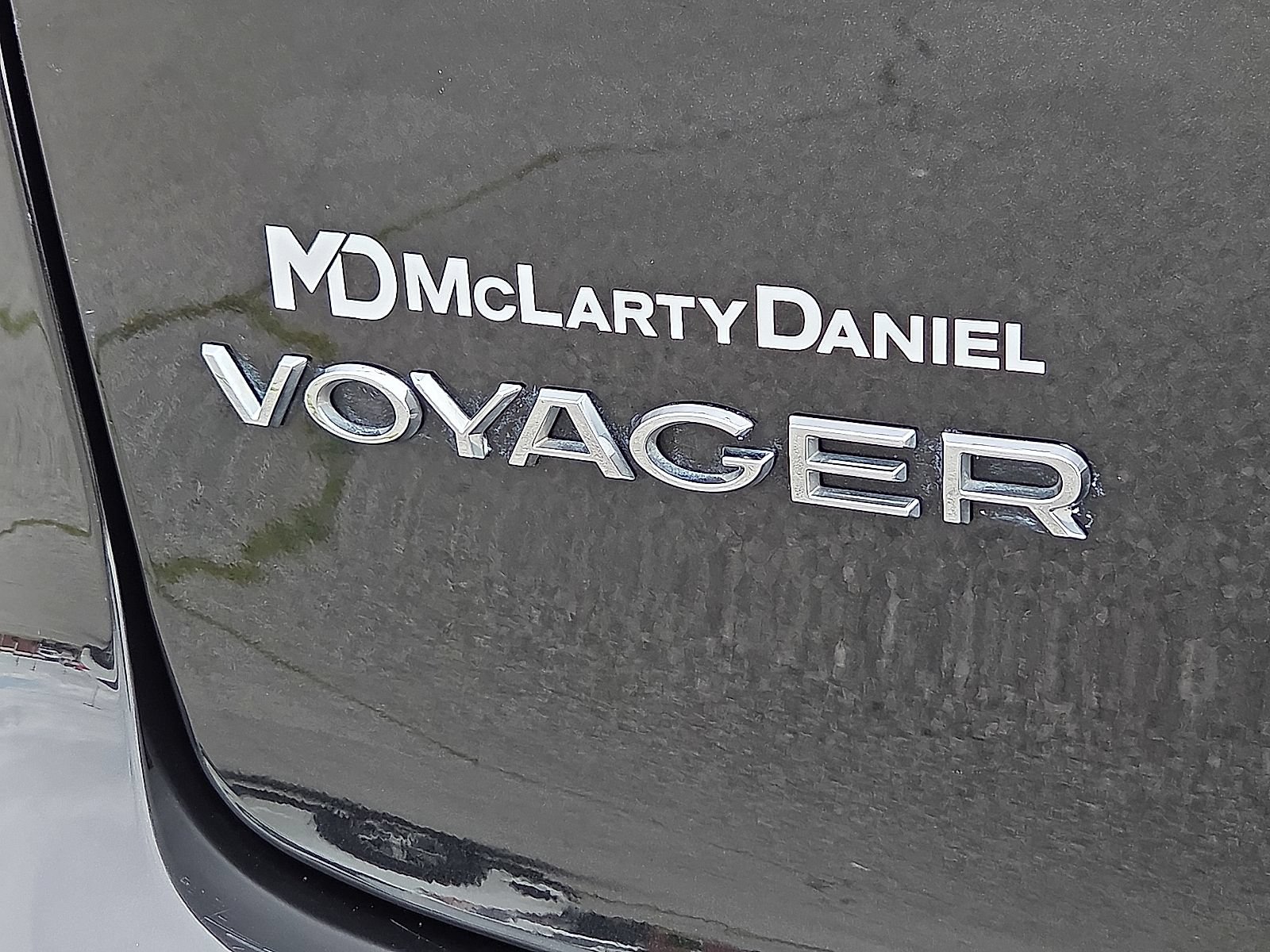 Used 2023 Chrysler Voyager LX FWD image 9