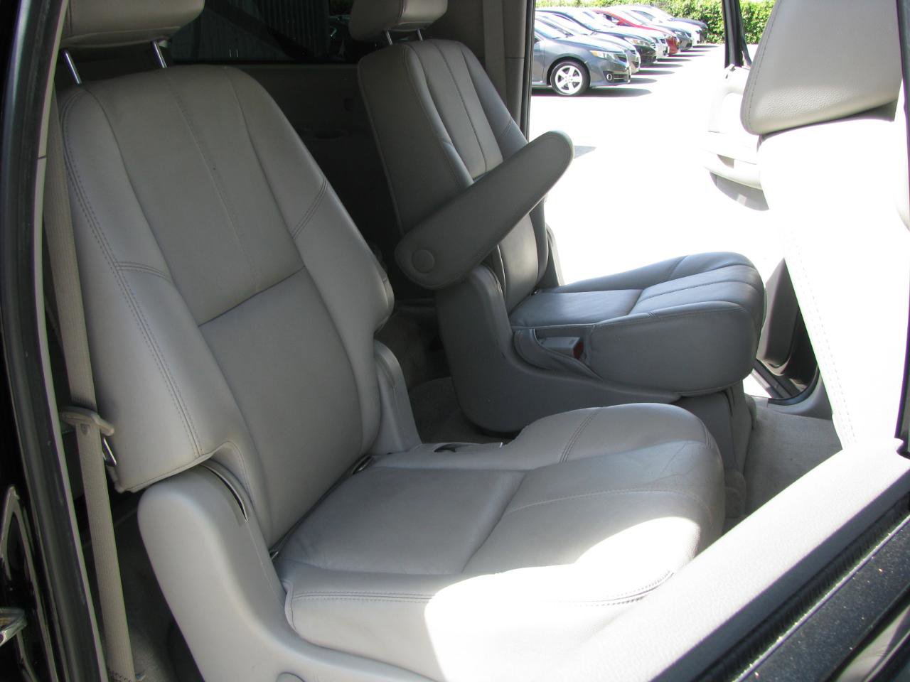 Used 2007 Chevrolet Suburban LTZ w/ LTZ Preferred Equipment Group AWD/4WD image 19