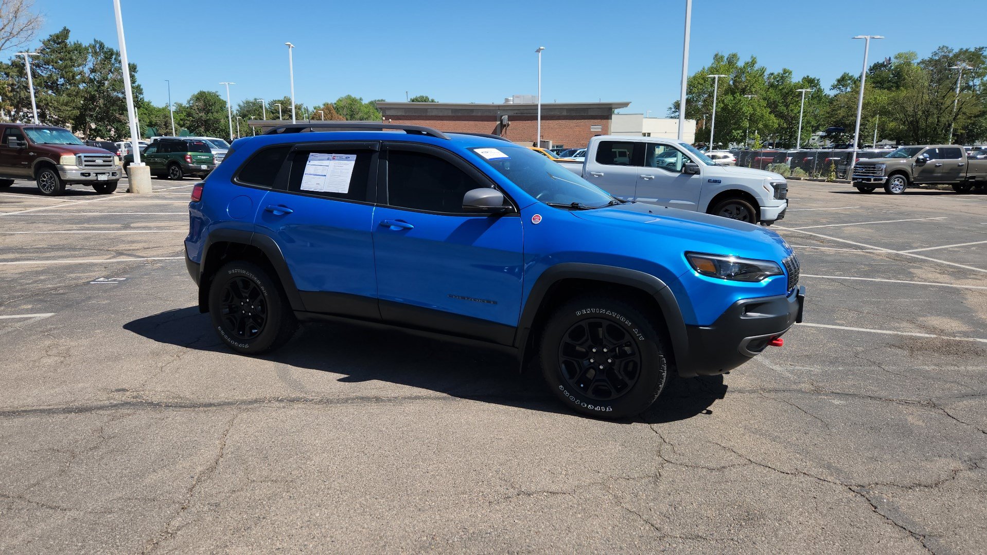 Used 2019 Jeep Cherokee Trailhawk AWD/4WD image 12