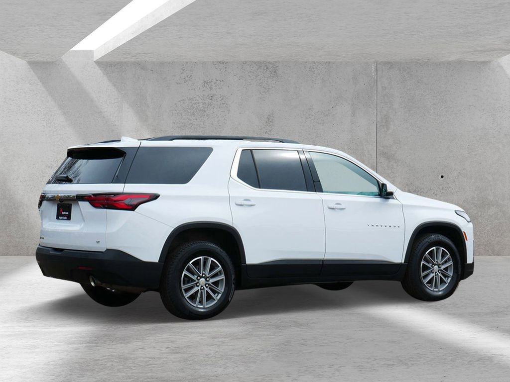 Used 2023 Chevrolet Traverse LT image 3