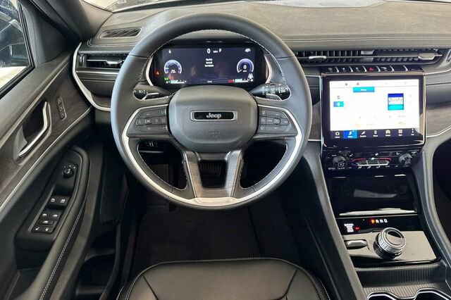 New 2025 Jeep Grand Cherokee Limited image 11