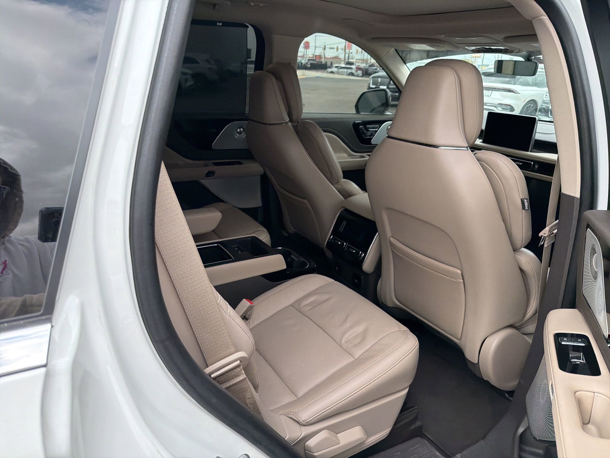 Used 2023 Lincoln Aviator Reserve w/ Equipment Group 201A image 7