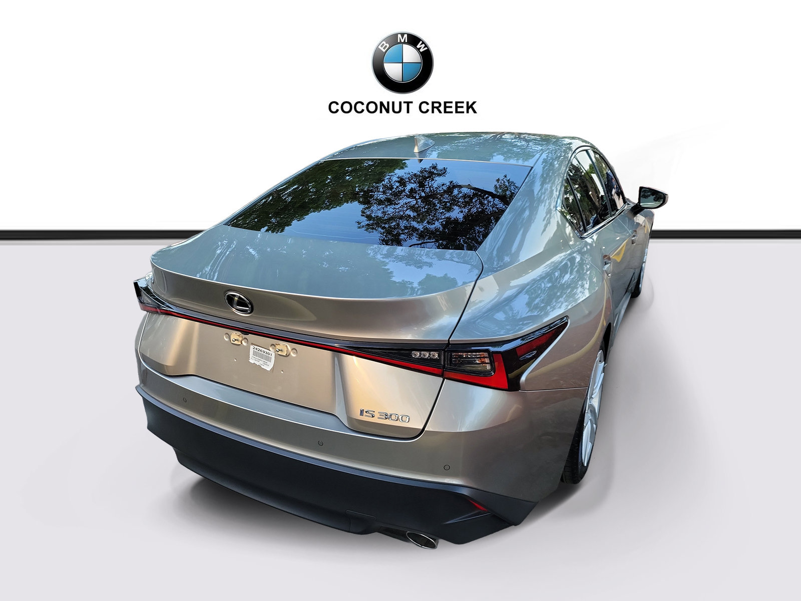 Used 2023 Lexus IS 300 w/ Comfort Package RWD image 4