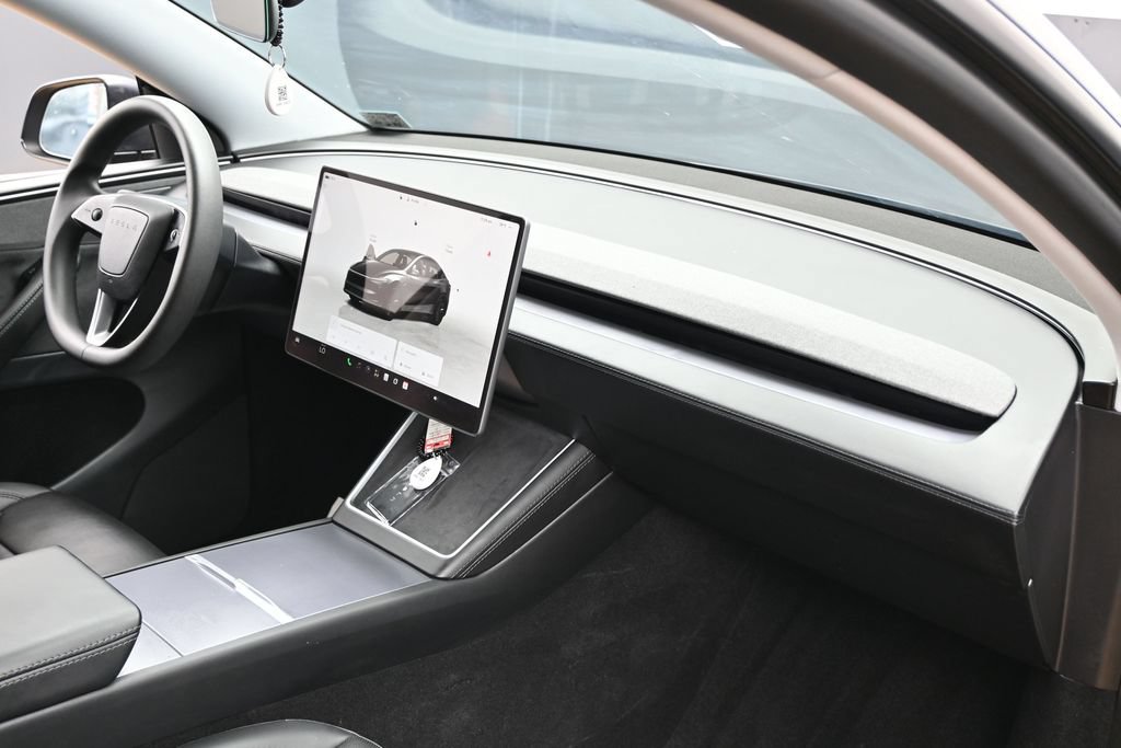 Used 2026 Tesla Model Y Long Range RWD image 41