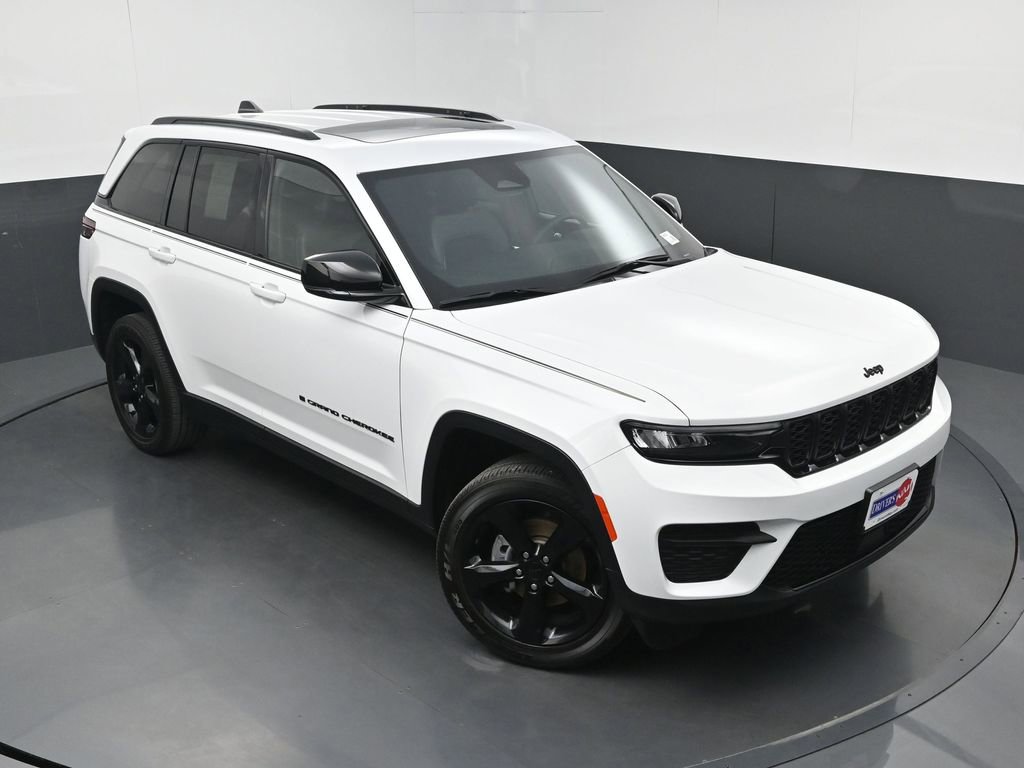 Used 2023 Jeep Grand Cherokee Altitude AWD/4WD image 34