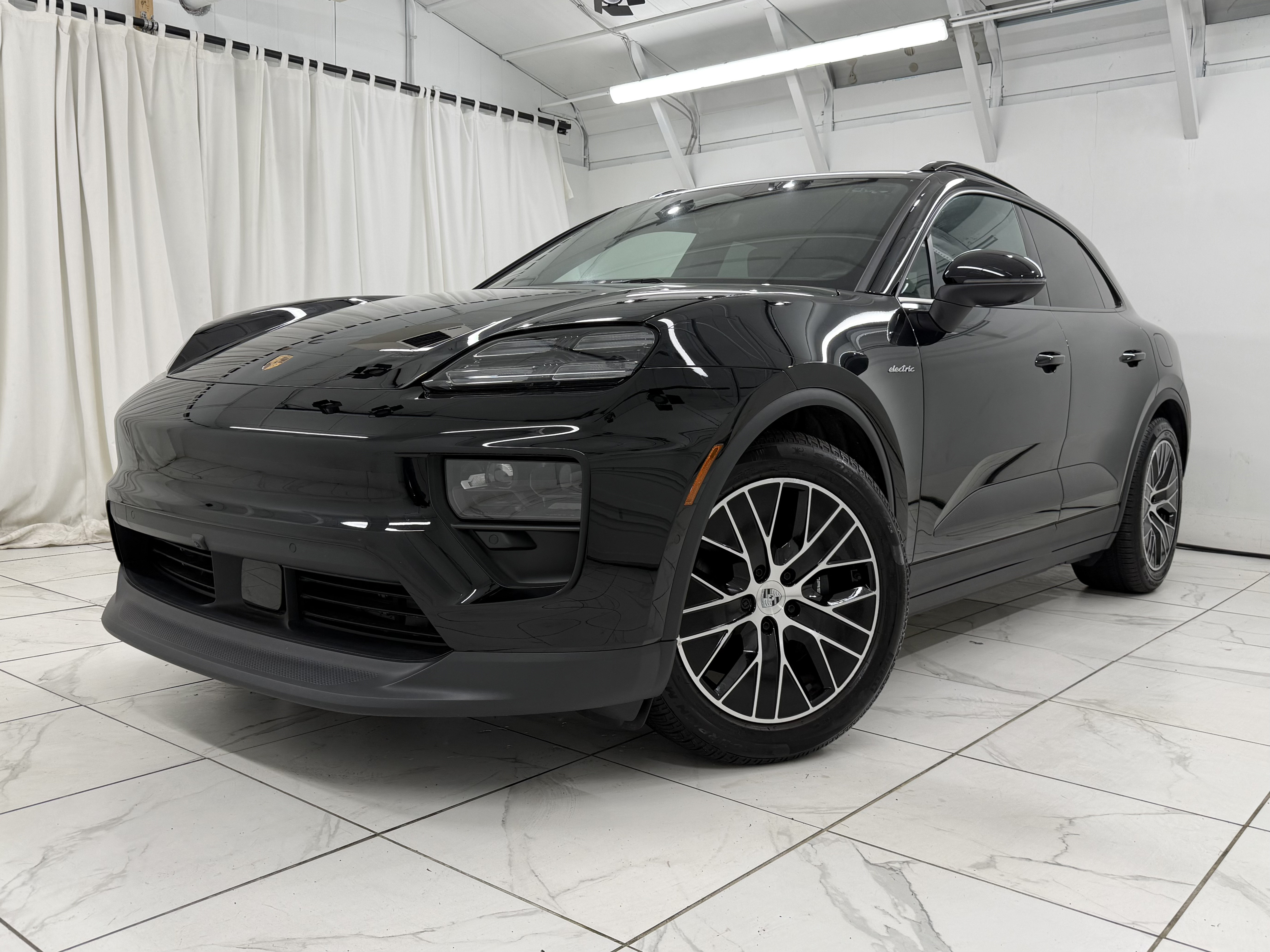 Certified 2025 Porsche Macan Electric RWD image 7