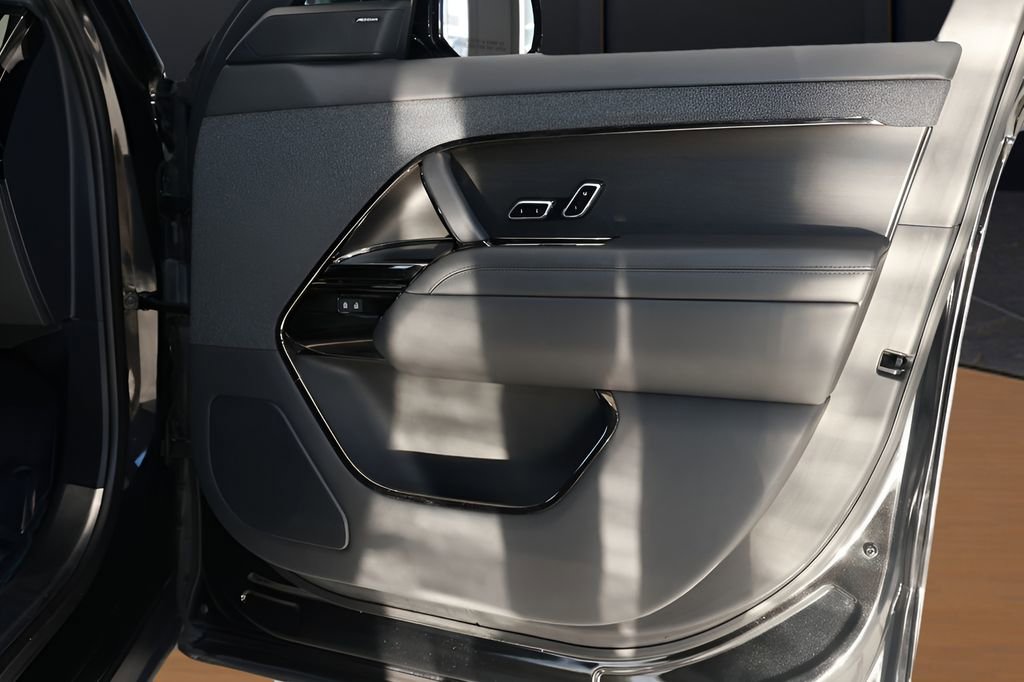 Used 2023 Land Rover Range Rover Sport SE Dynamic image 17