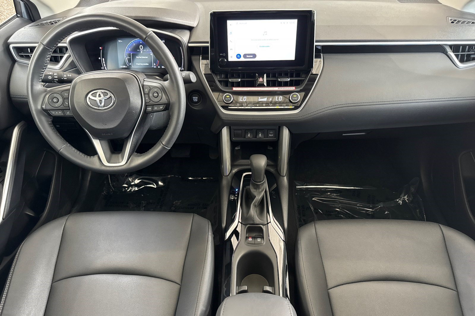 Used 2024 Toyota Corolla Cross XLE w/ Convenience Package AWD/4WD image 17