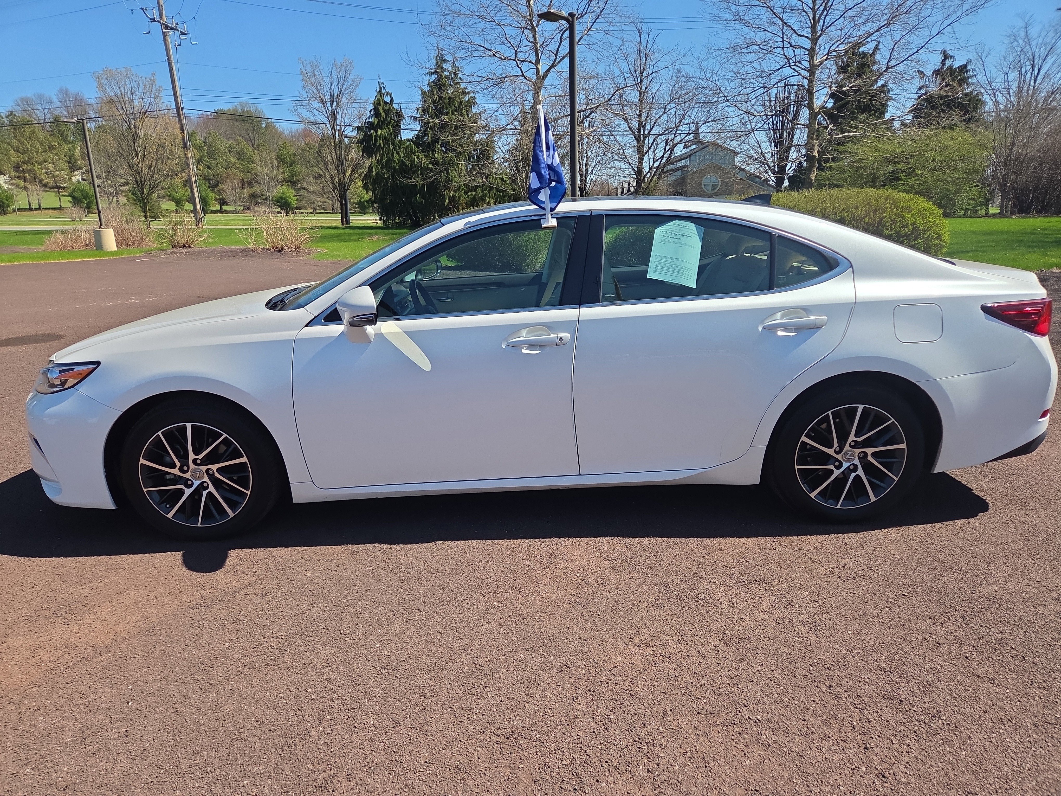Used 2017 Lexus ES 350 w/ Luxury Package image 6