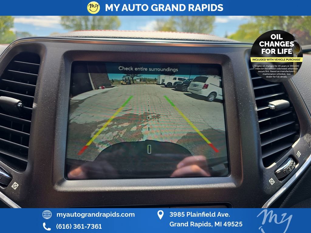 Used 2020 Jeep Cherokee Trailhawk w/ Cold Weather Group AWD/4WD image 21