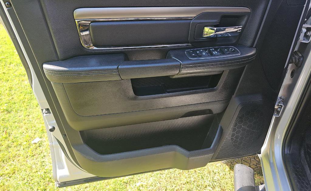 Used 2018 RAM 2500 Big Horn w/ Sport Appearance Group AWD/4WD image 11