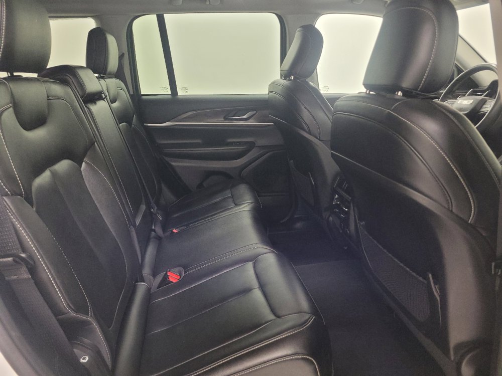 Used 2023 Jeep Grand Cherokee Limited AWD/4WD image 19