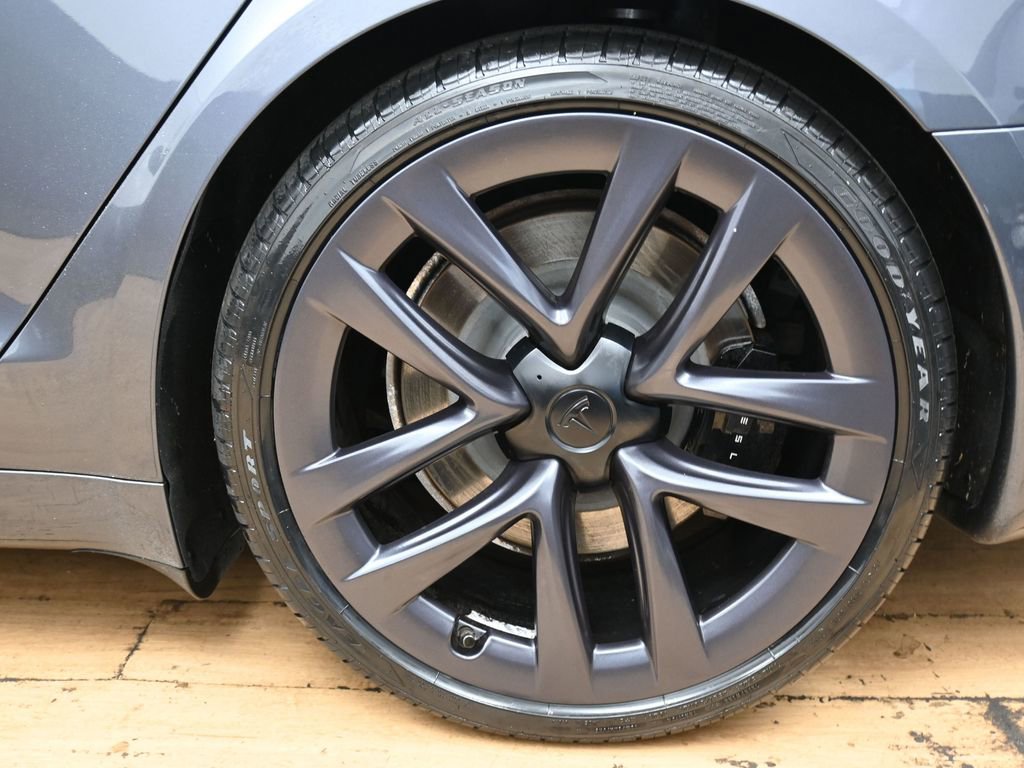 Used 2022 Tesla Model S image 11