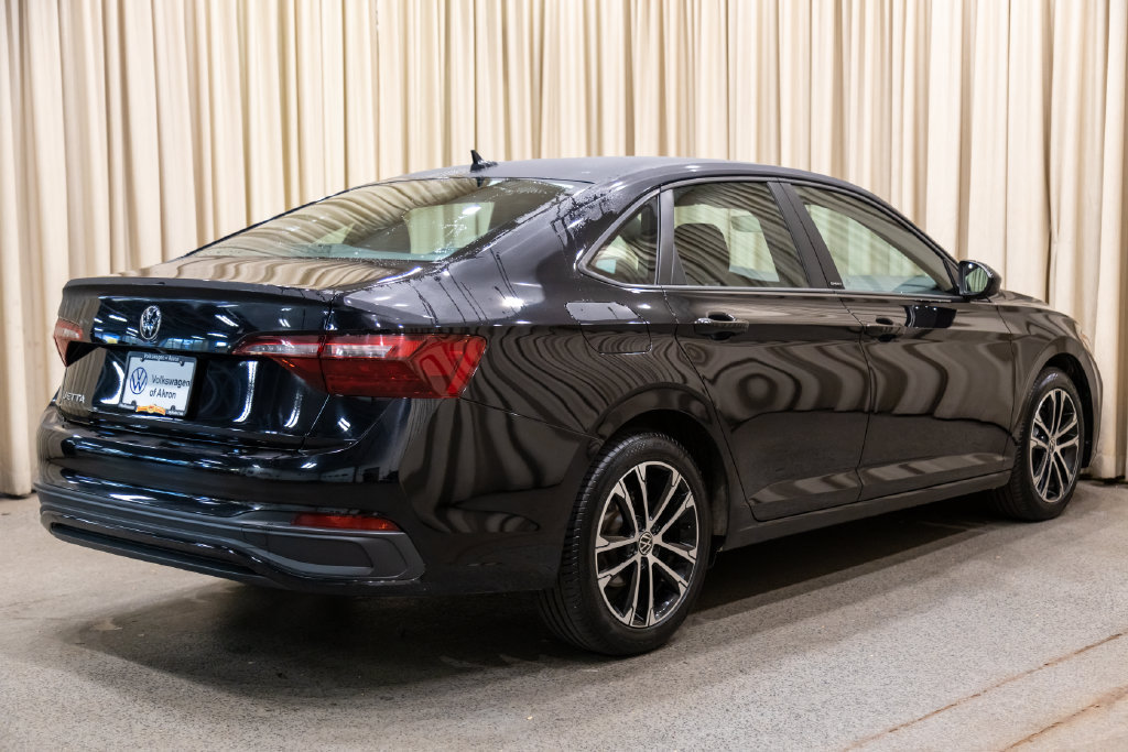 Used 2023 Volkswagen Jetta Sport FWD image 6