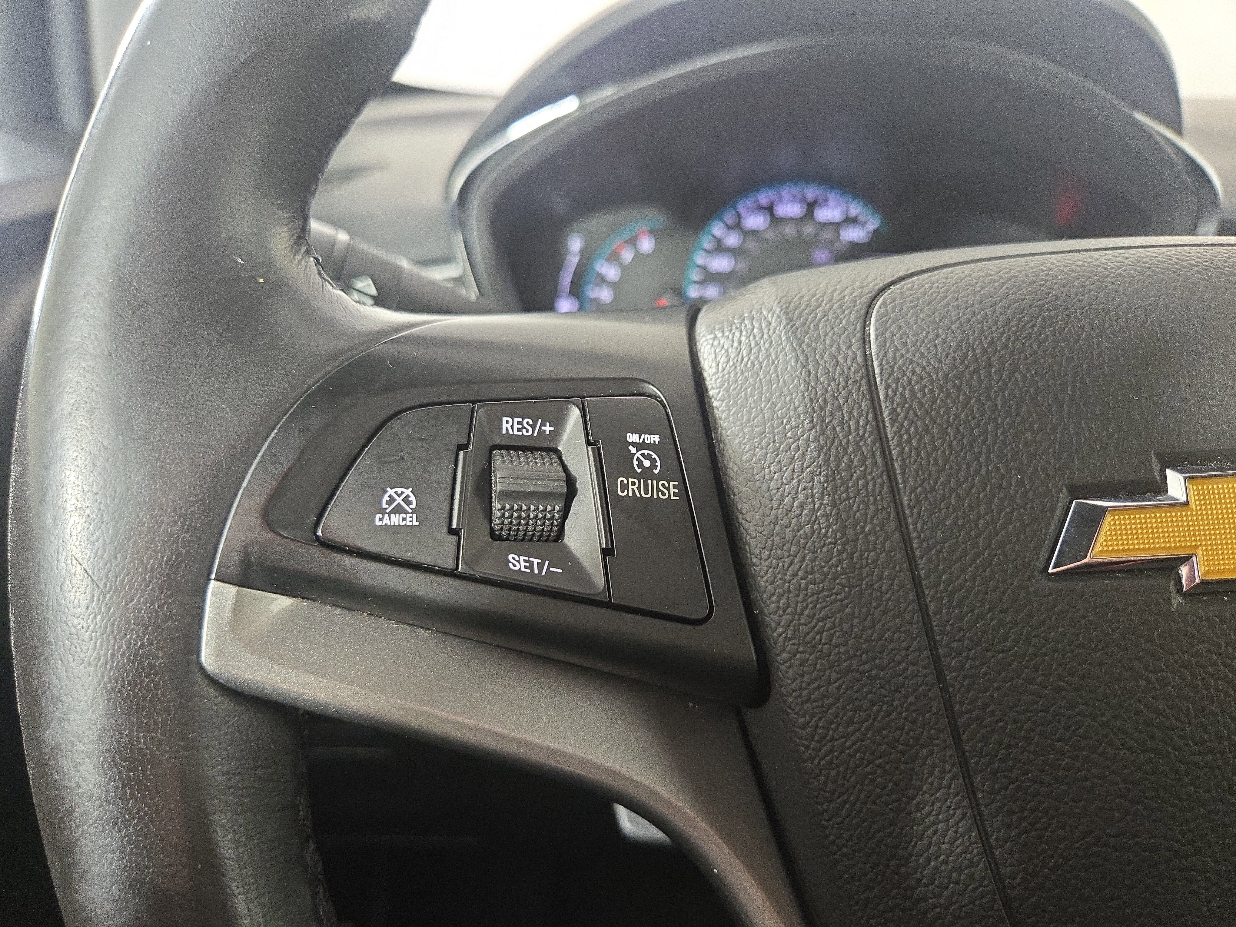 Certified 2022 Chevrolet Trax LT w/ Midnight Edition image 15