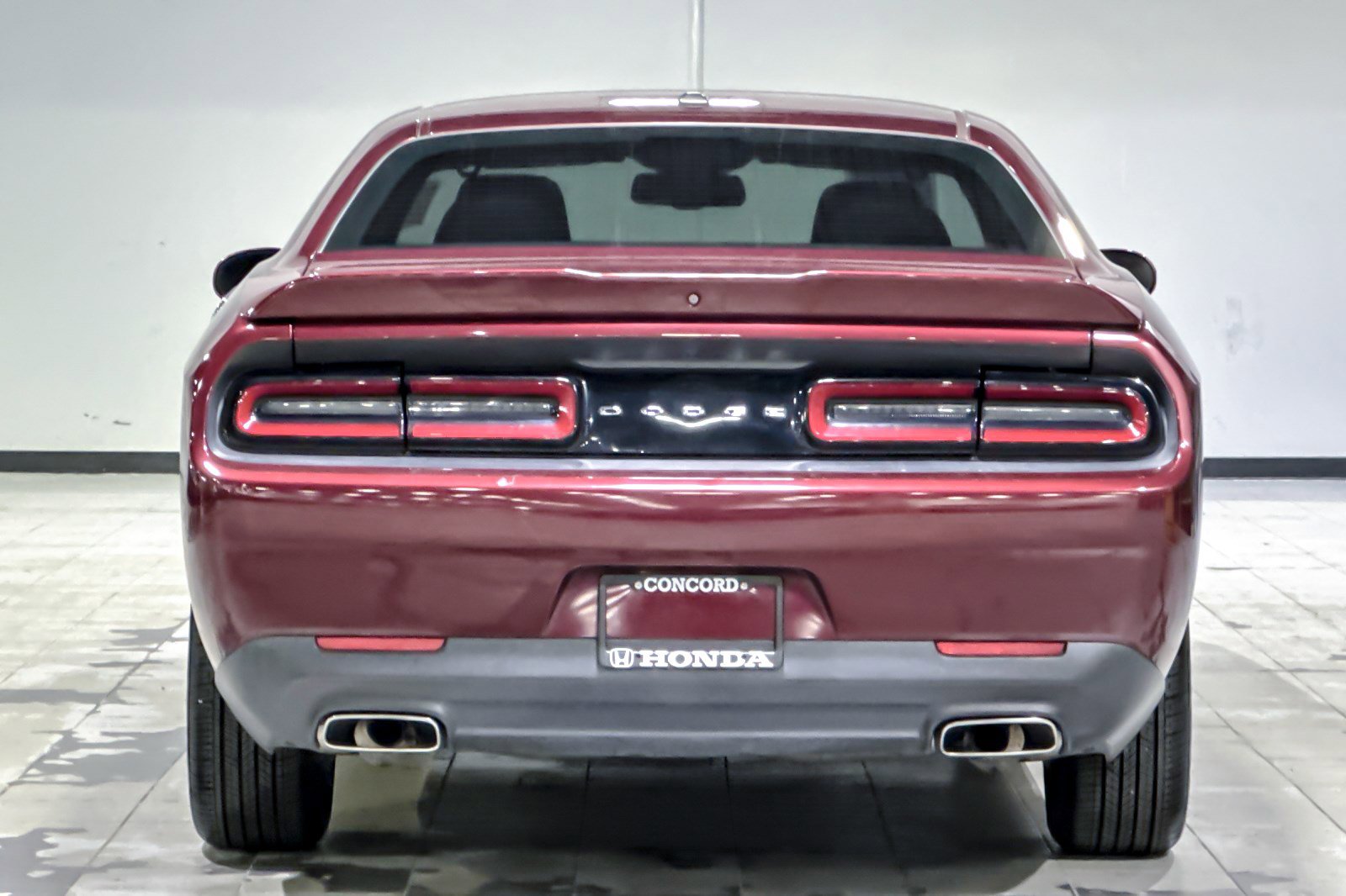 Used 2019 Dodge Challenger SXT image 9