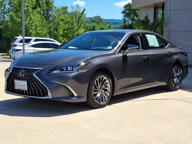 Used 2025 Lexus ES 300h w/ Luxury Package FWD image 3