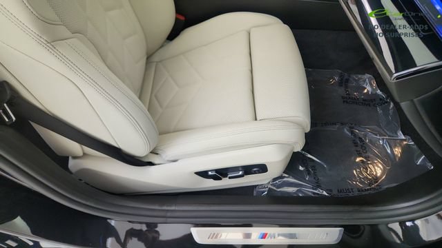 Used 2027 BMW 530i w/ M Sport Package RWD image 35