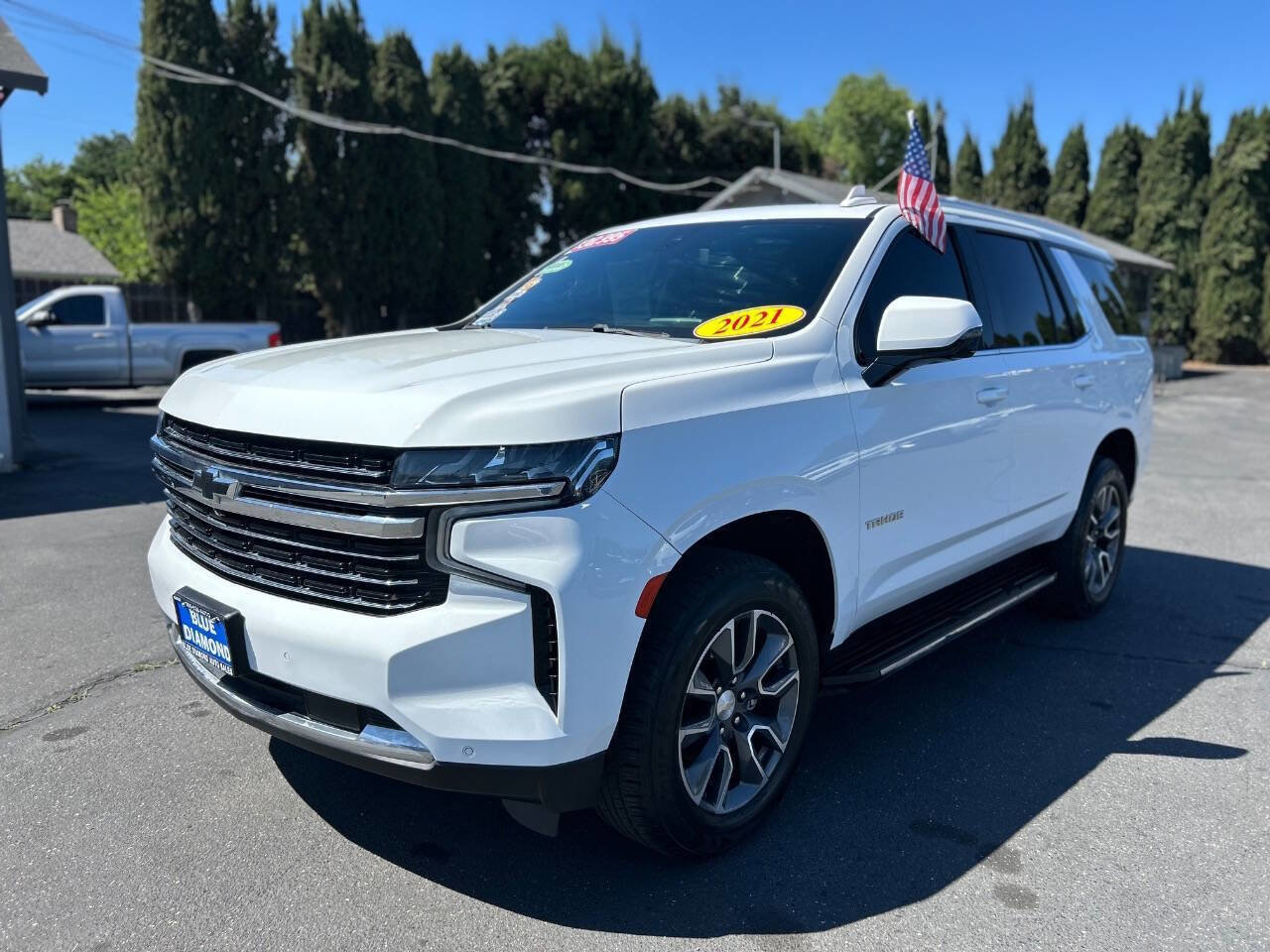 Used 2021 Chevrolet Tahoe LT w/ LT Signature Package image 3