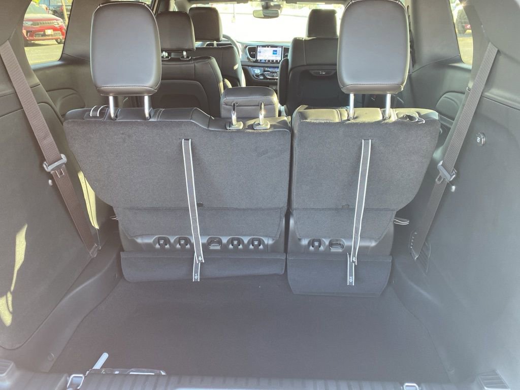 New 2026 Chrysler Pacifica Select image 36