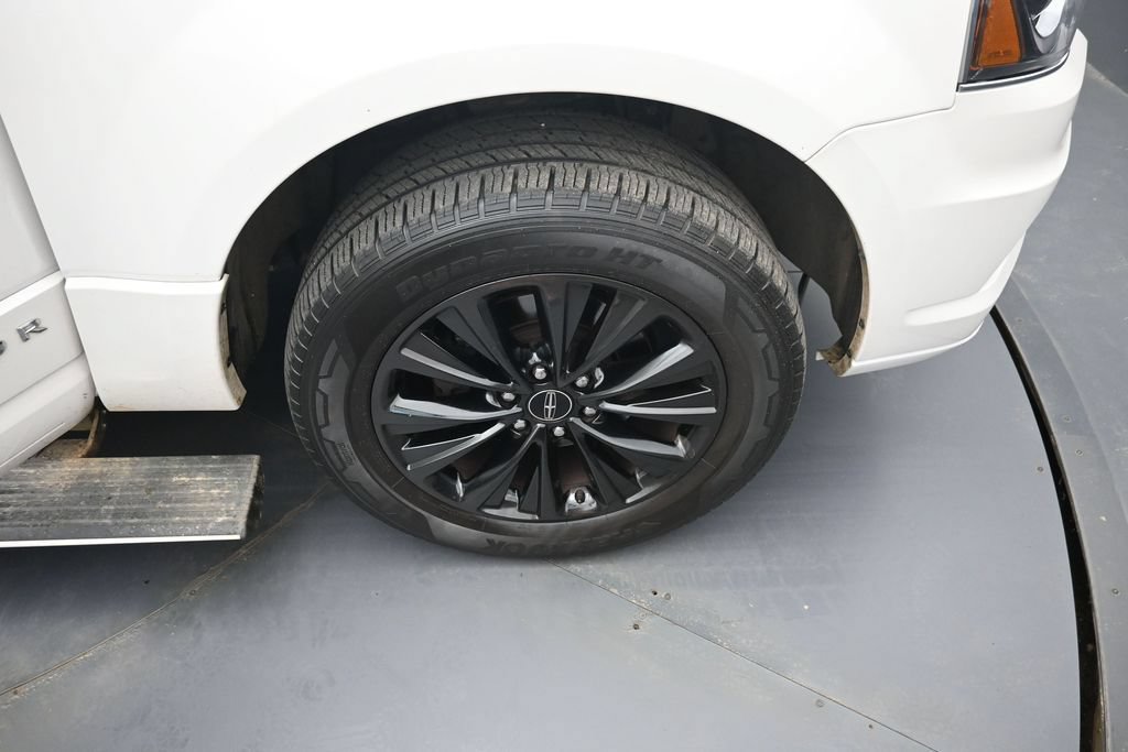 Used 2016 Lincoln Navigator Select AWD/4WD image 38