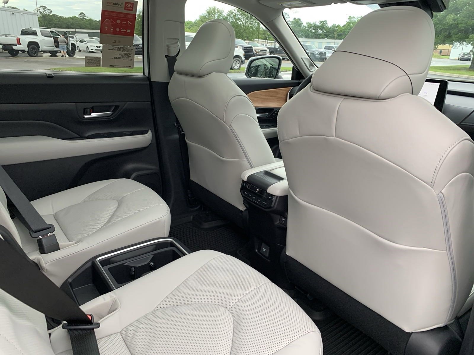 New 2024 Toyota Grand Highlander Limited image 31