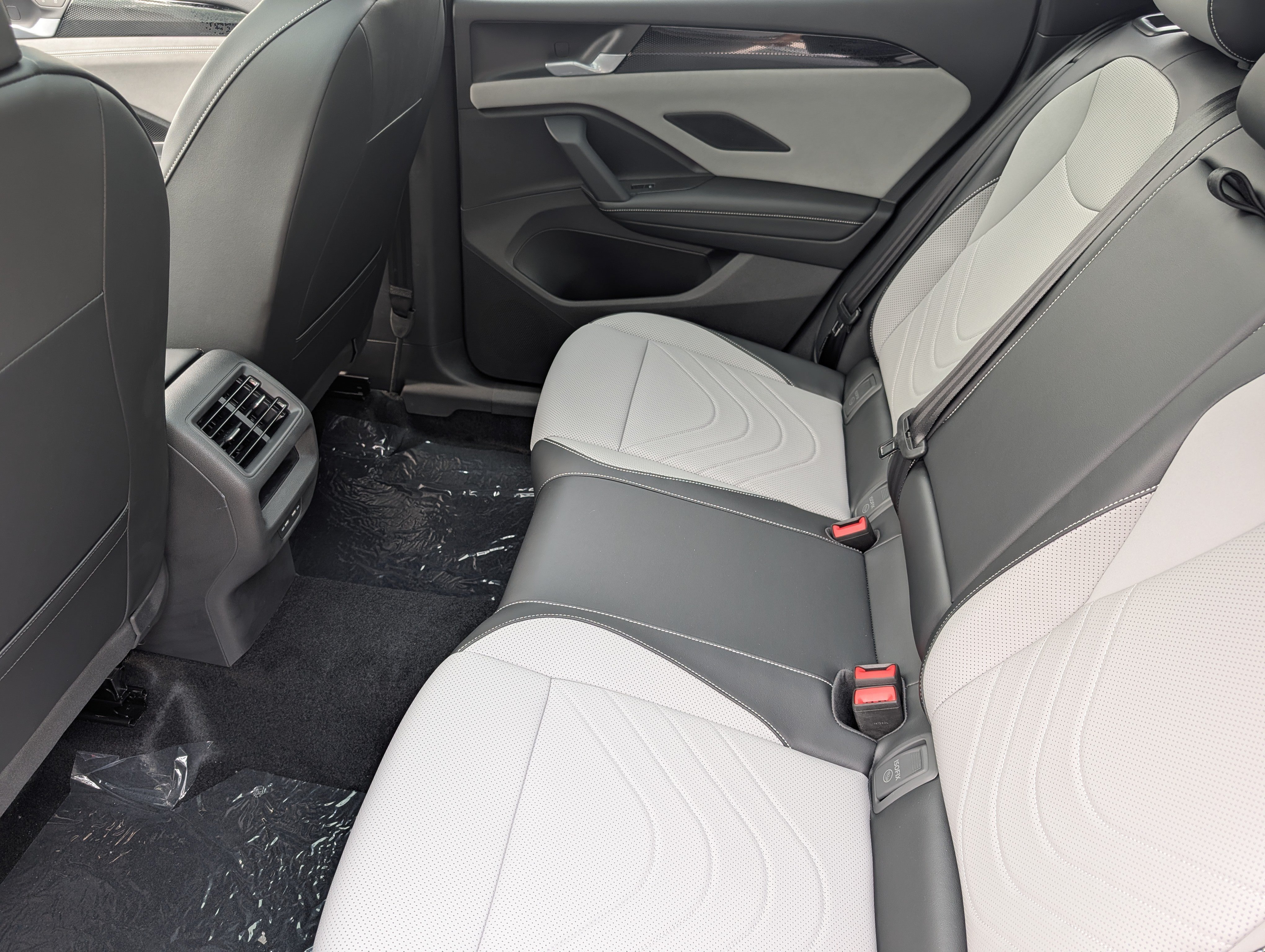 New 2026 Volkswagen Tiguan SE R-Line AWD/4WD image 6