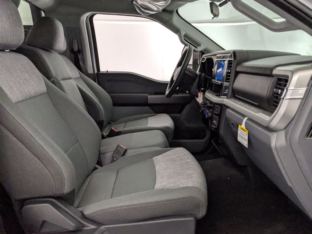 New 2025 Ford F250 XLT image 17