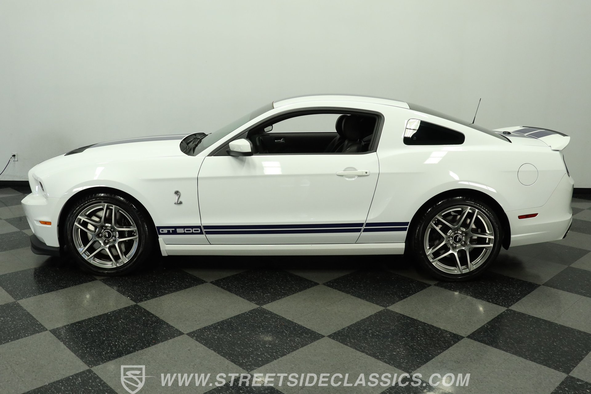 Used 2014 Ford Mustang Shelby GT500 RWD image 2