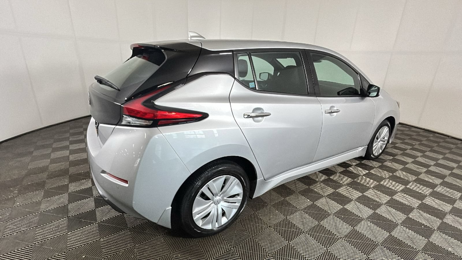 Used 2023 Nissan Leaf S FWD image 3