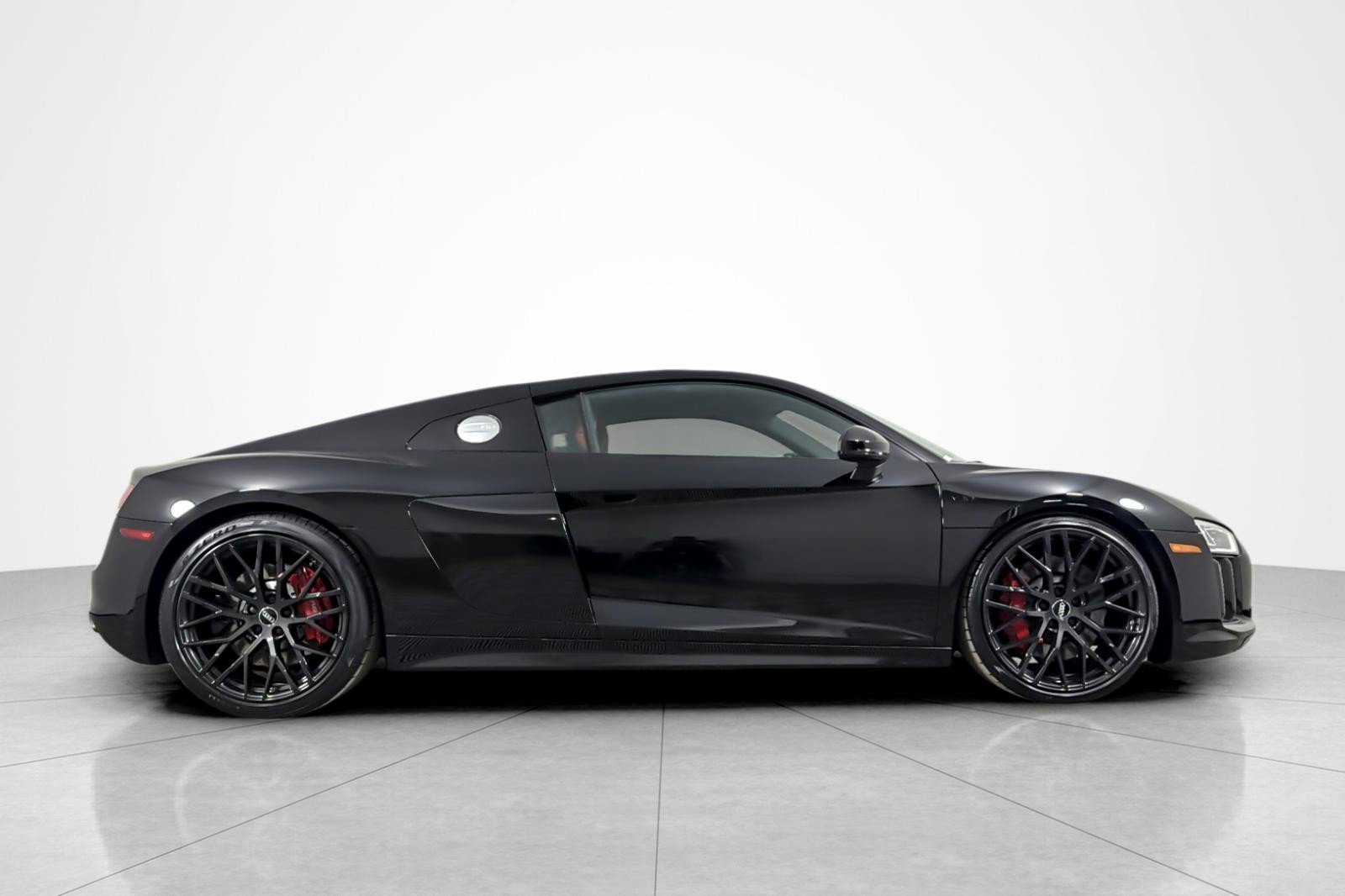 Used 2018 Audi R8 V10 w/ Premium Package RWD image 6