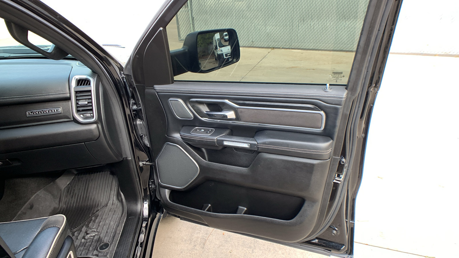 Used 2023 RAM 1500 Laramie AWD/4WD image 31