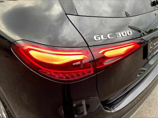 Used 2026 Mercedes-Benz GLC 300 4MATIC image 25