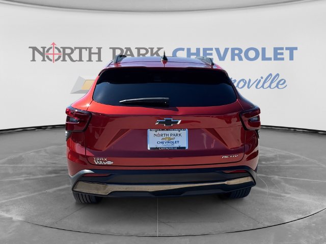 Used 2024 Chevrolet Trax ACTIV w/ Driver Confidence Package FWD image 4