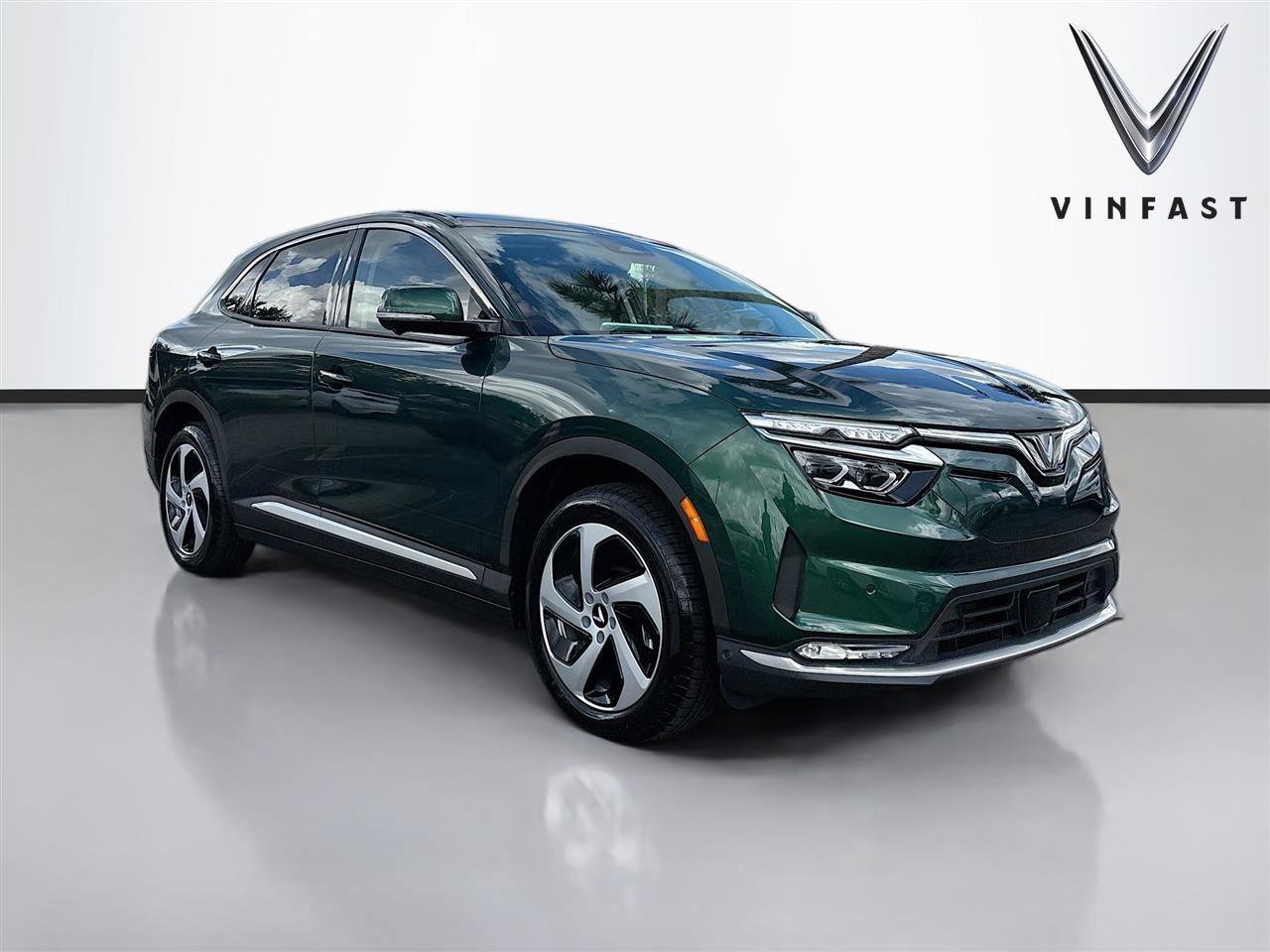 New 2025 VinFast VF 8 Eco image 1